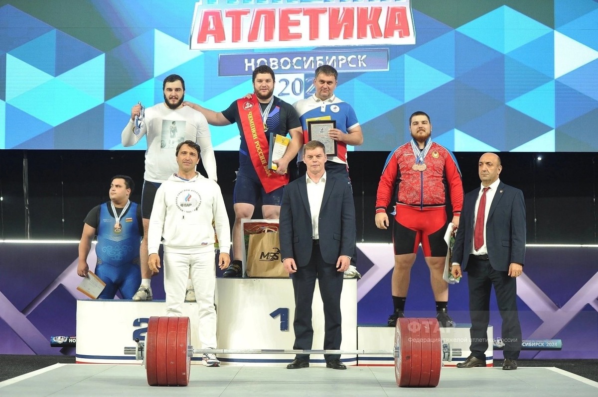    Югорчане завоевали полный комплект медалей на чемпионате России по тяжелой атлетике