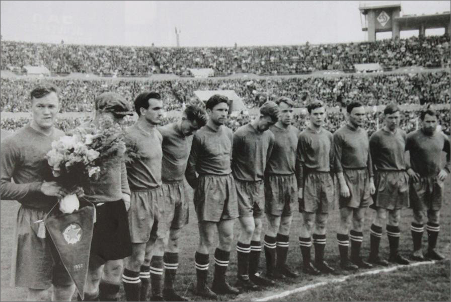 Сборная СССР 1952. Слева направо: Бобров, Л.Иванов, Нырков, Крижевский, Башашкин,
Нетто, А.Петров, Ильин, Николаев, Марютин, Трофимов.​