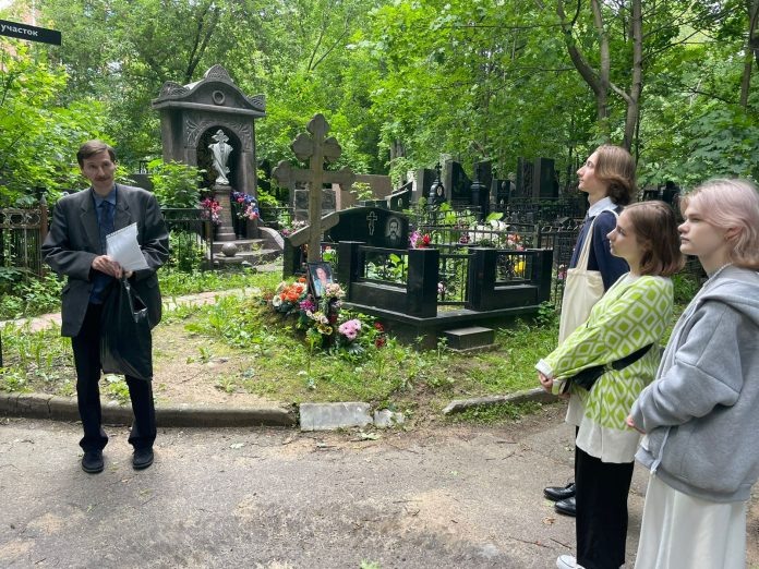 
Братчики на Введенском кладбище. Посещая старый некрополь, можно узнать много интересного. Фото автора.
