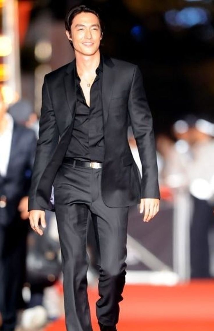 Глава 1. Глава 4. Жасмин Ка. Султан шел вдоль окон, то бросая взгляды на девушку в белом, то делая вид, что любуется великолепными пейзажами за окном.-2