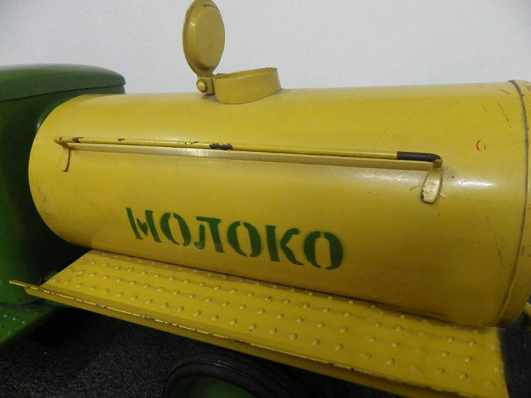 Автомобиль "Молоко", производитель Московский завод "СиМ". Фото из открытых источников, листаем галерею -->>
