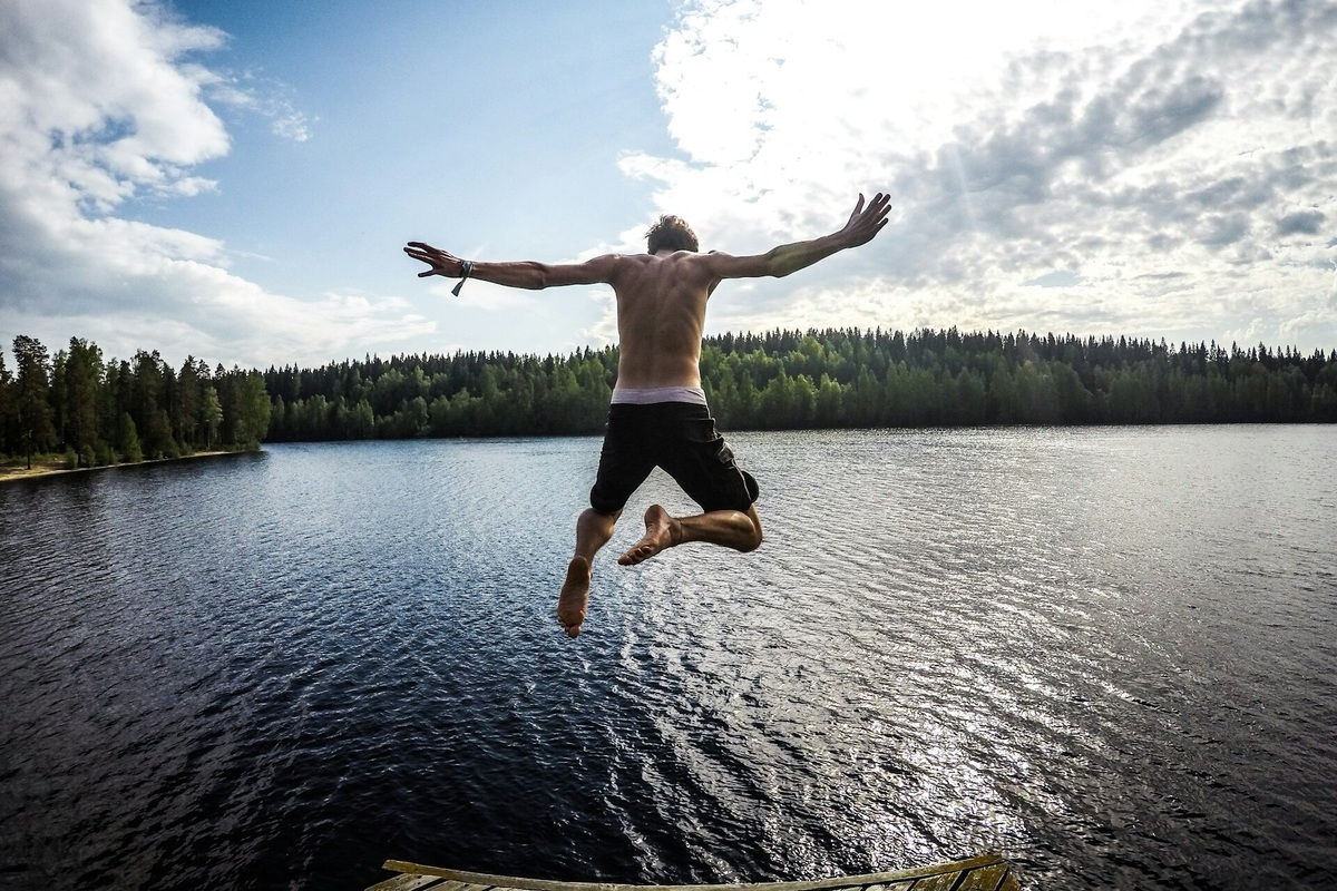     Развенчиваем популярный миф: правда ли, что после еды нельзя купаться?