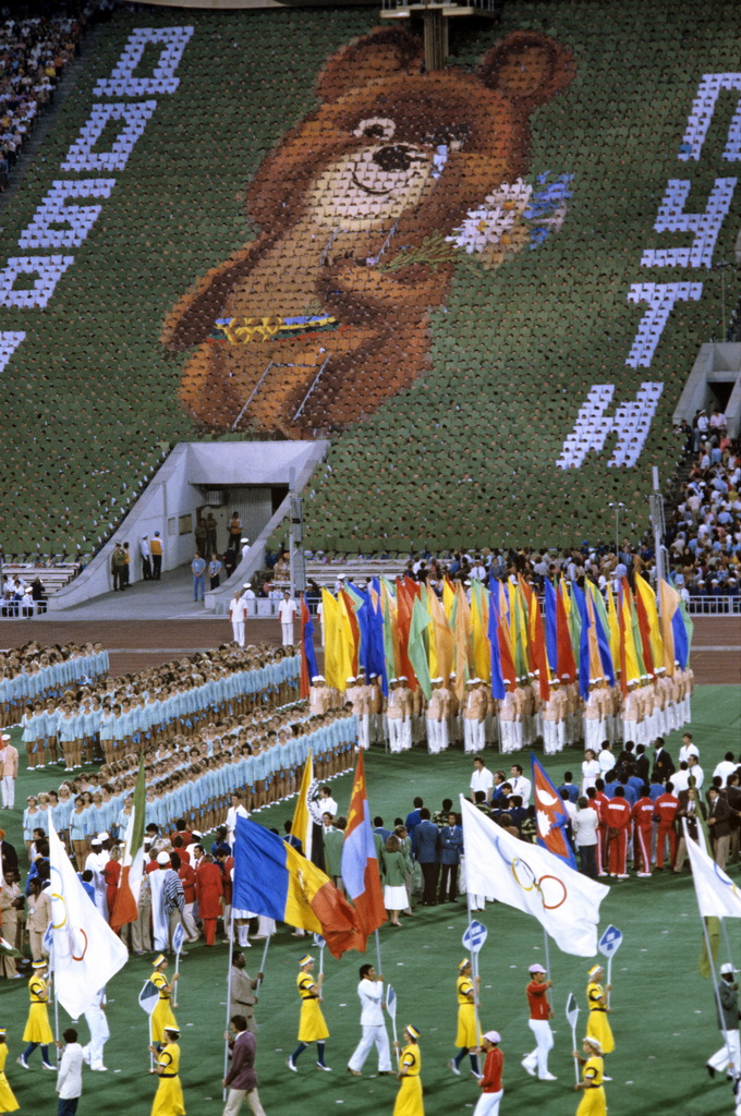 Советский плакат 1980 года</p>
<p>В эти июльские дни в 1980 году Москва праздновала начало Олимпиады, которую 19 июля открывал Леонид Ильич Брежнев.-5