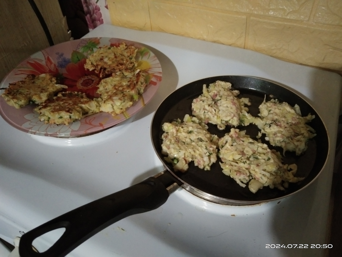 Готовить, прикрывая крышкой, на фото крышки нет