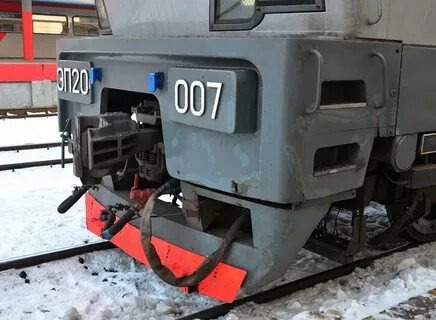 Путеочиститель на локомотиве