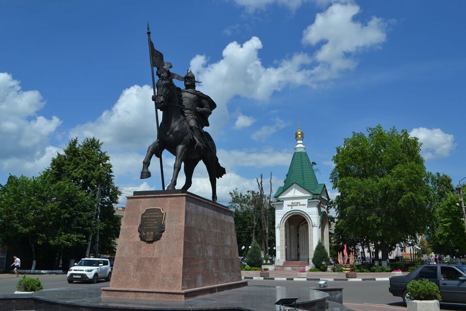 Памятник основателю Новой Усмани - Борису Васильевичу Собакину