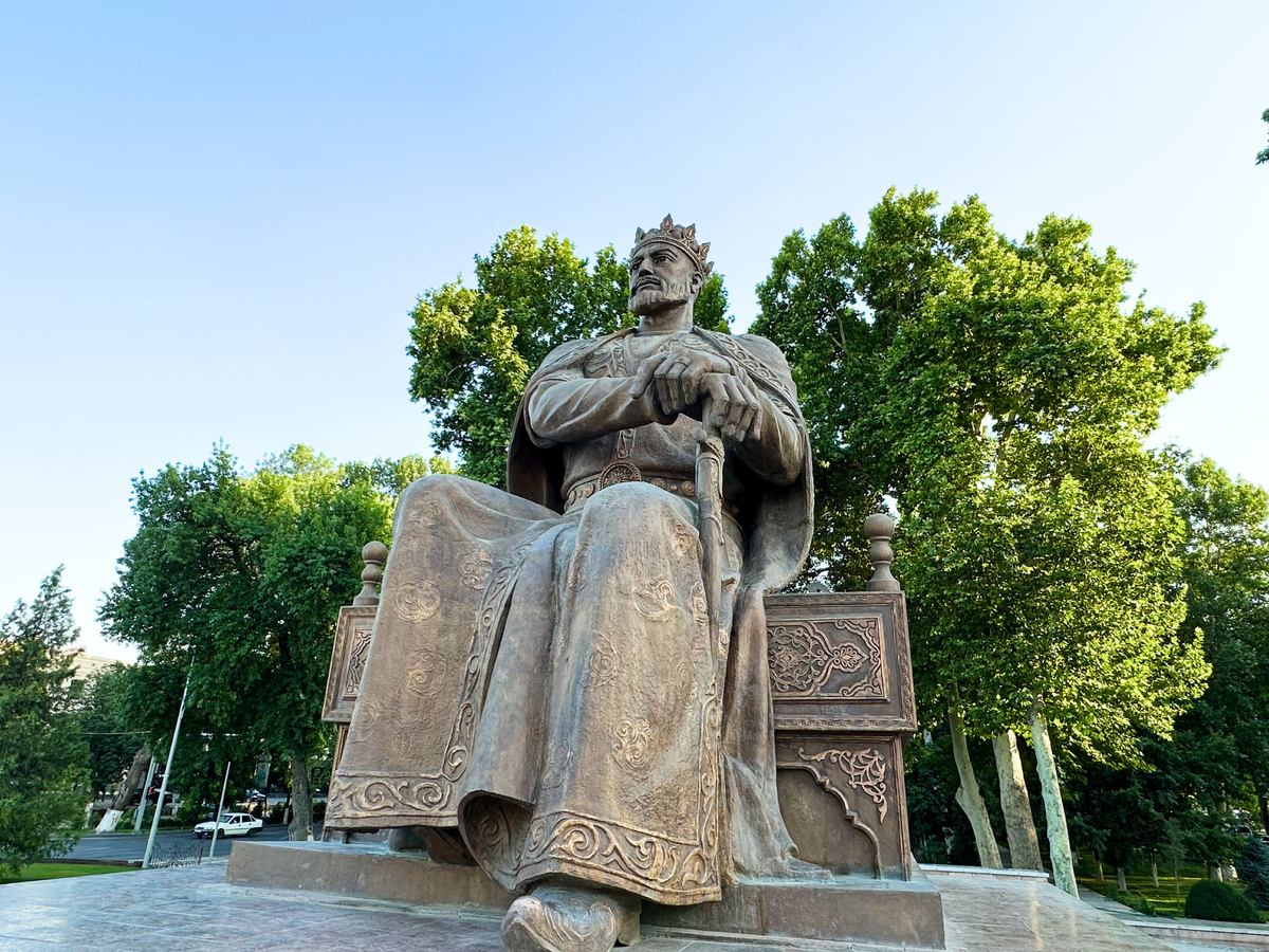 Памятник Амиру Темуру (Тамерлану) в Самарканде