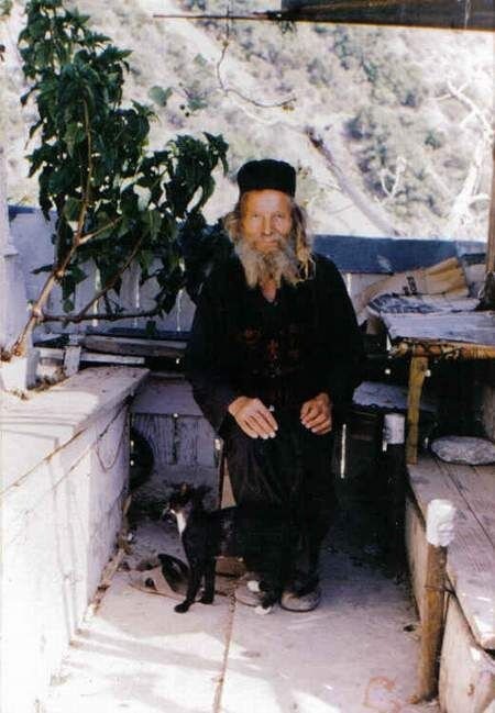 Старец-провидец схиархимандрит всегда отличался жизнерадостным, добрым характером и любовью к людям. Источник: https://yandex.ru/images/search?p=1&source=serp&text=схиархимандрит%20стефан%20карульский&pos=30&rpt=simage&img_url=https%3A%2F%2Fi.pinimg.com%2F736x%2Fa0%2Feb%2F7e%2Fa0eb7eec7b211b3c038c8c5fe542533a.jpg&lr=38