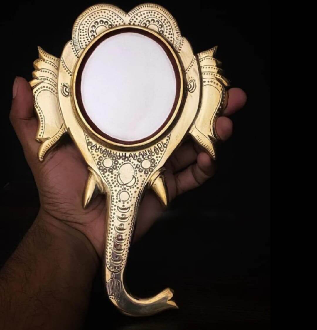 Дизайн каждого зеркала уникален. Фото: aranmulakannadi.net