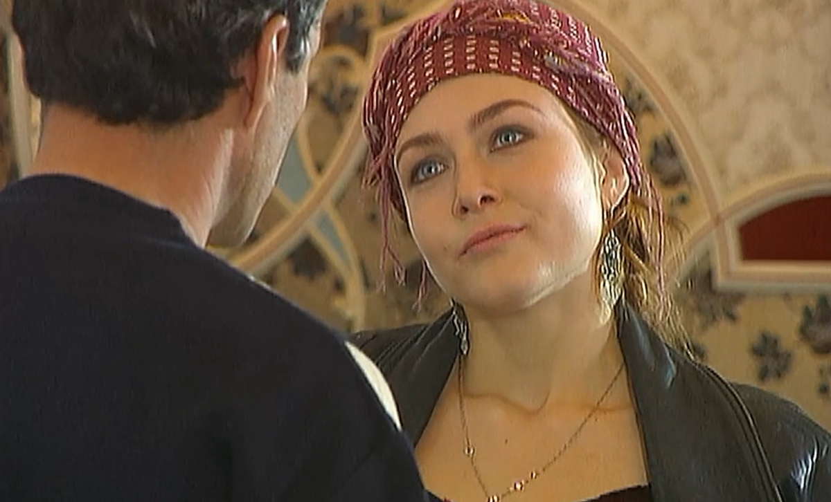 Кадр из кинофильма "Близнецы", 2004 г., режиссер Зиновий Ройзман, сценаристы Андрей Анисимов, Зиновий Ройзман, Анатолий Чижиков, композитор Евгений Ширяев (скриншот) 