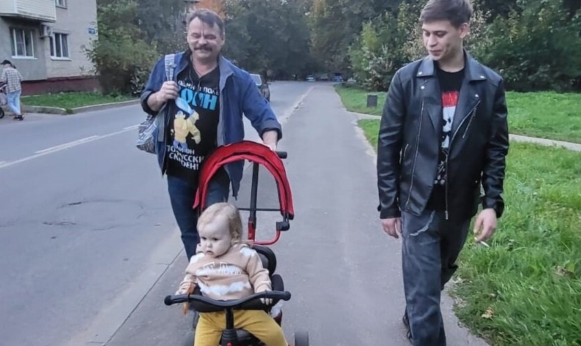 Клан Баюриных. Тимофей Алексеевич впереди, верхом на байке. )))