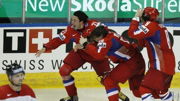 18 мая 2008 года. Квебек. Россия - Канада - 5:4 ОТ. Илья Ковальчук после победного гола в ворота канадцев в финале. Он принес России первое золото на ЧМ за 15 лет. Фото Reuters