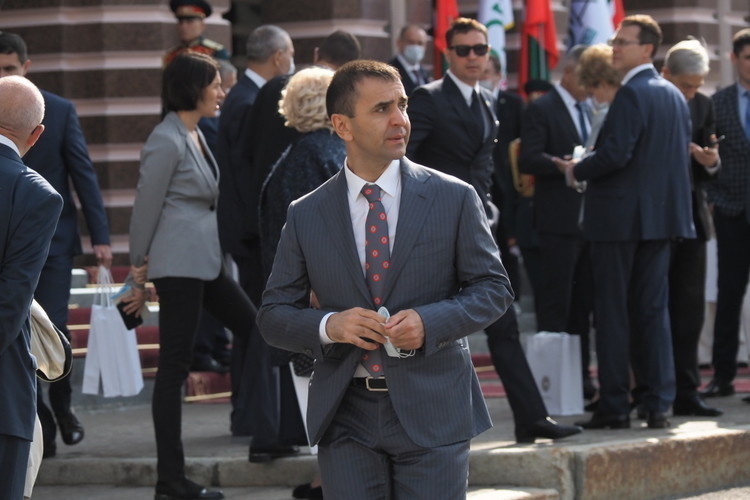    Сергей Собянин накануне подписал распоряжение о назначении Нияза Ситдикова заместителем руководителя департамента ЖКХ Москвы.   
Фото: Андрей Титов