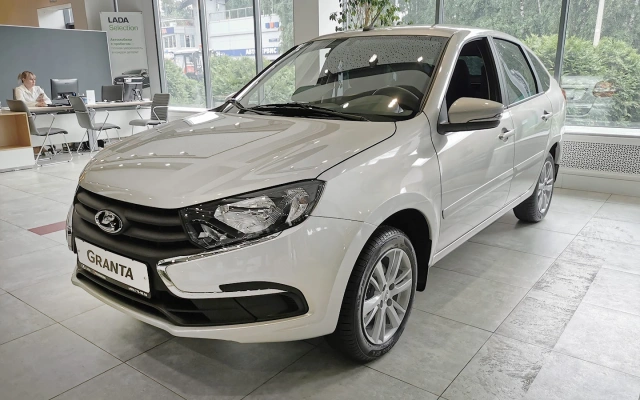 Lada Granta (Фото: Autonews.ru)