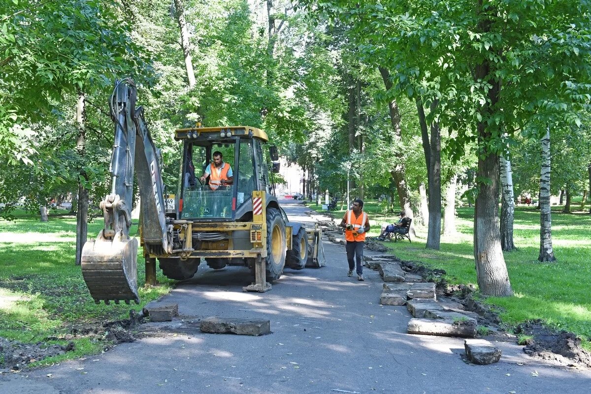    В Ярославле решили не менять подрядчика для ремонта парков