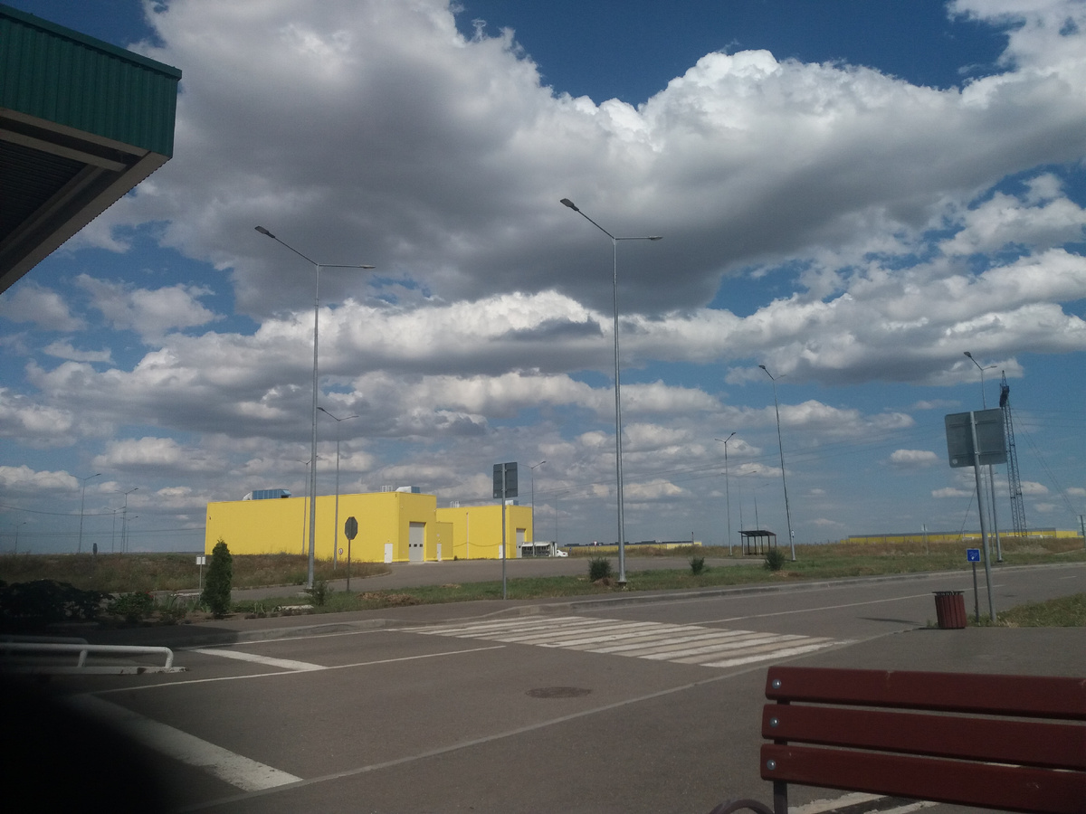 это место для курения за пределами комбината