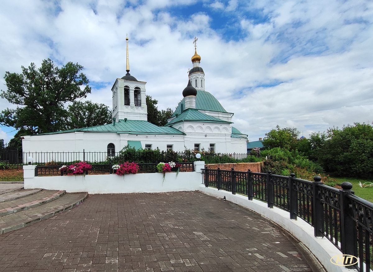 Смотровая площадка и храмы Преображения Господня и Николая Чудотворца