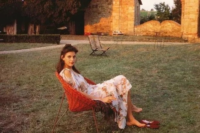 Кадры из фильма Бернардо Бертолуччи «Ускользающая красота», 1996.