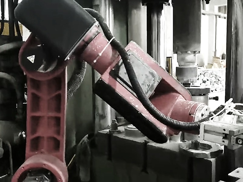 Гибкие кабель-каналы для промышленных роботов