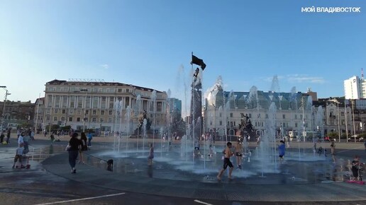 Владивосток центральная площадь, фонтан (24 июня 2022).
