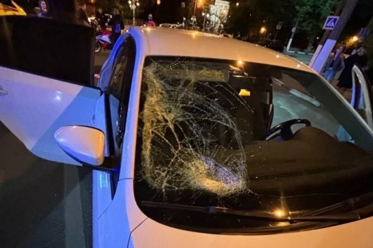   Самокатчик выехал на встречку в центре Твери и врезался в иномарку