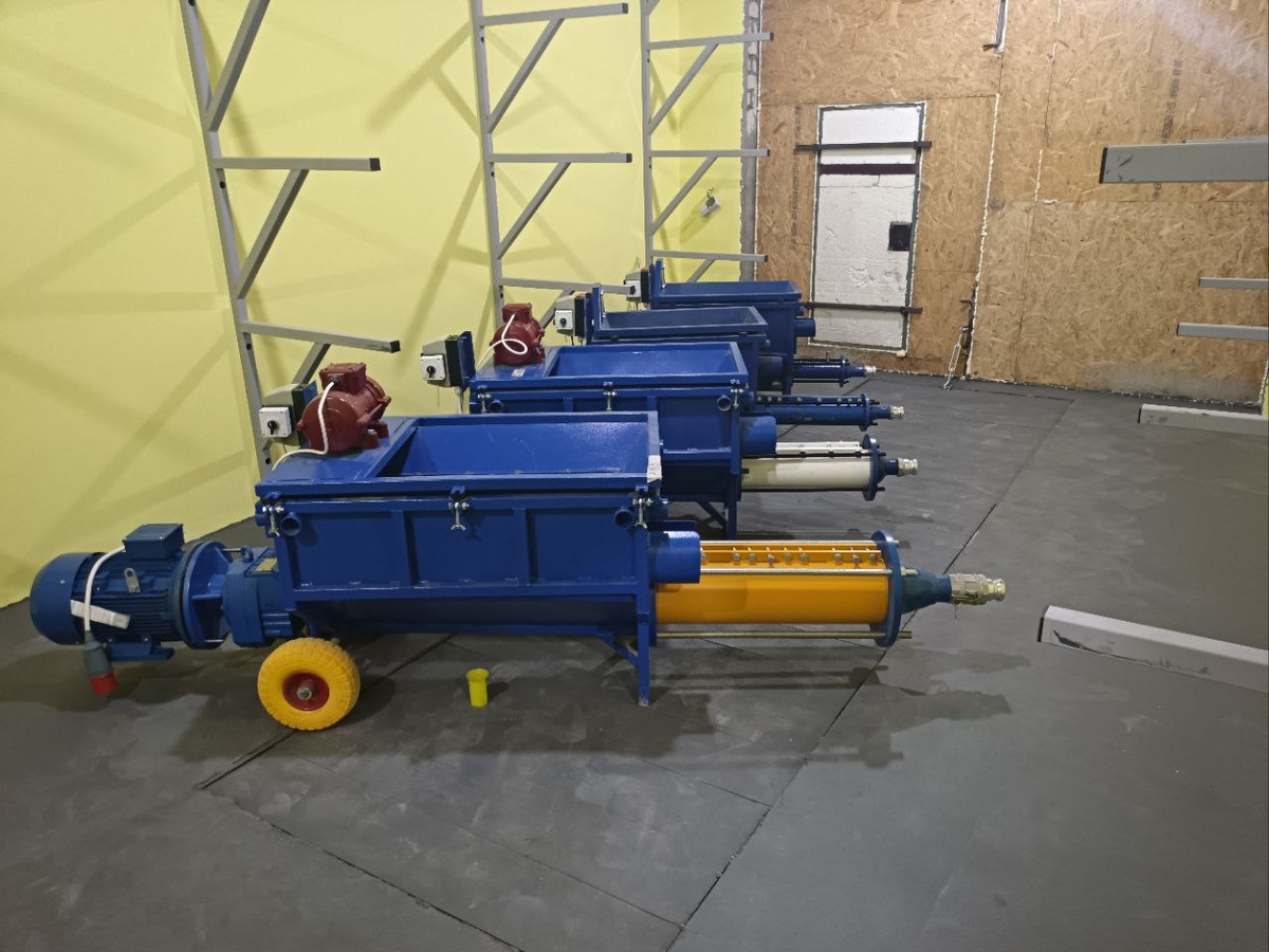 Насосы бывают разные, жёлтые, белые, синие....)) В зависимости от моделей. 