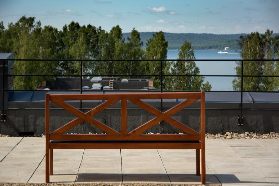 Вид с эксплуатируемой кровли дома первой очереди поселка "Горизонт"