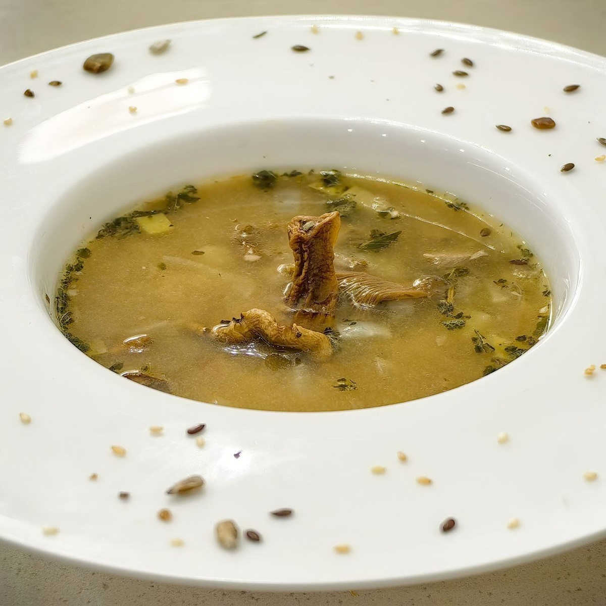 Суп с лисичками