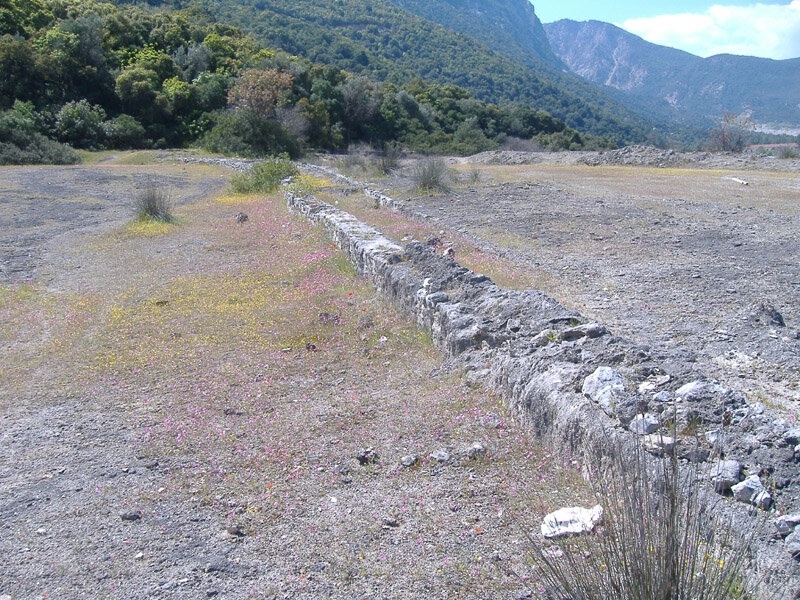 Остатки фокийской стены