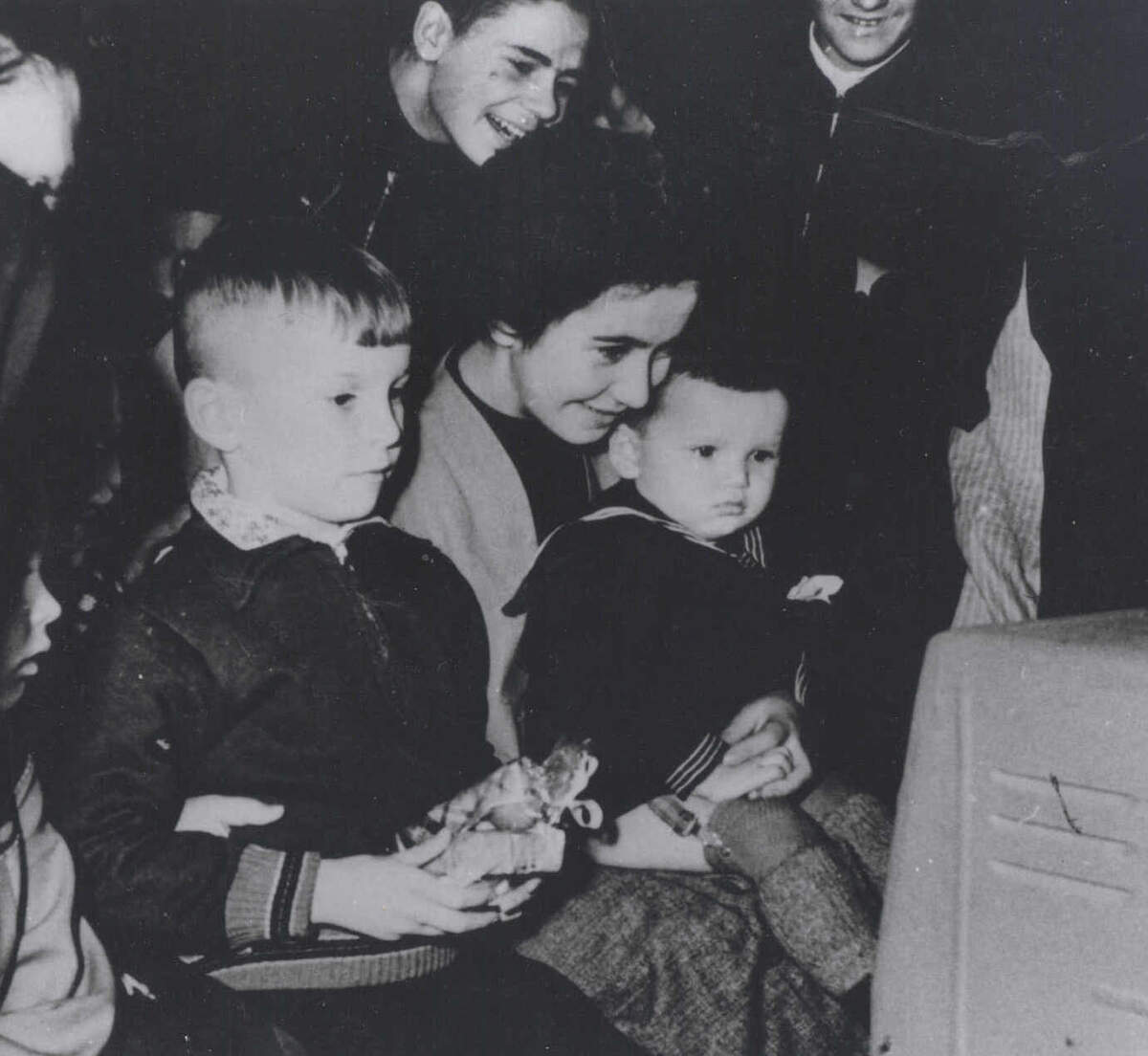 Радость и удивление! Первая реакция на просмотр телепередачи! Киров 1958 год.