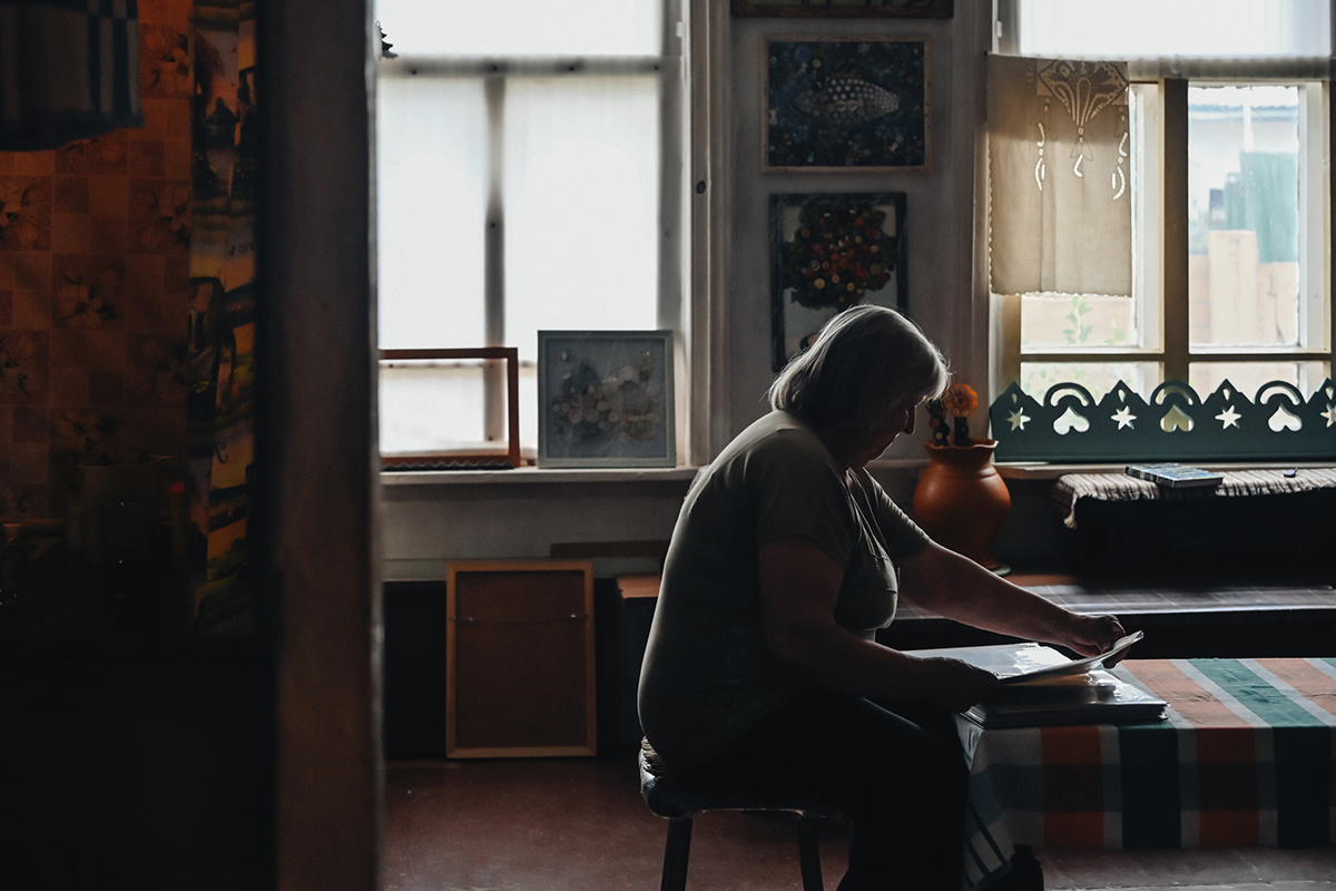 Галина Петровна в комнате музея Фото: Алина Ковригина для ТД