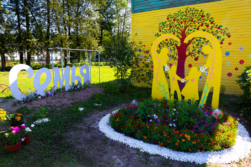    Детский сад на Вологодской, 28 ежегодно участвует в конкурсе "Цветущий город". В этом году сотрудники подали заявки на пять номинаций