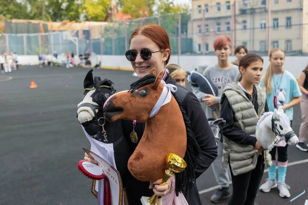  Создается ощущение, что мир окончательно сошел с ума. Наглядным доказательством этого служит тот факт, что хоббихорсинг включен в программу Игр БРИКС, которые пройдут в Бразилии в 2025 году.-4