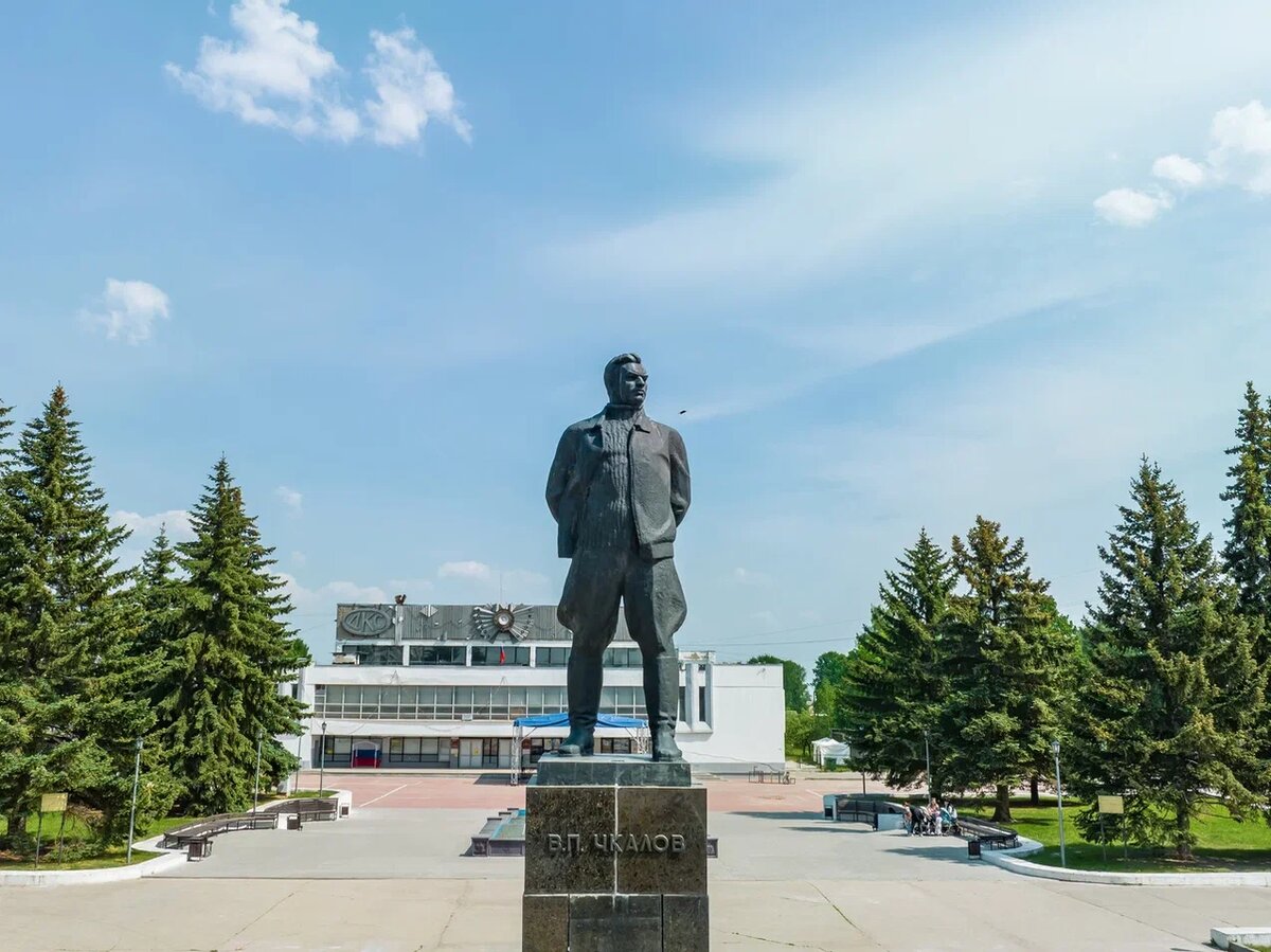 Памятник В. П. Чкалову в Чкаловске