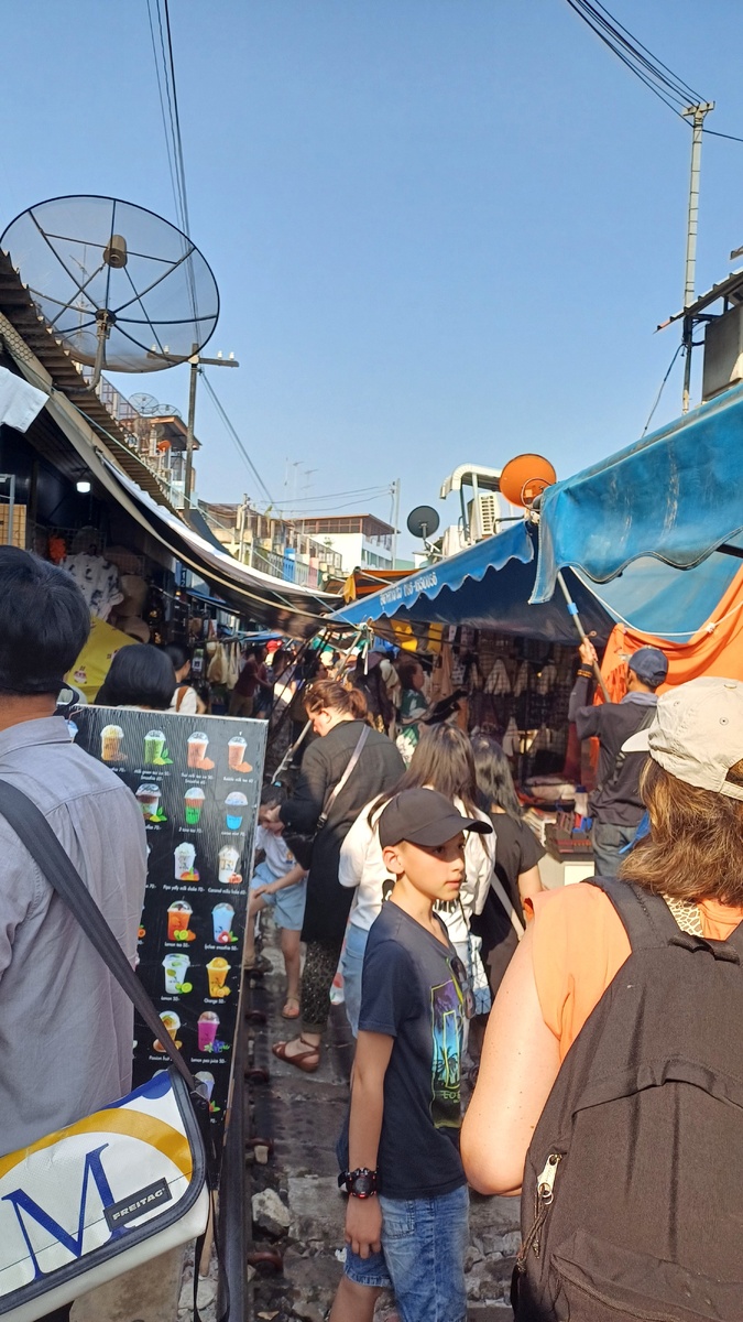 Торговля под "зонтиками".