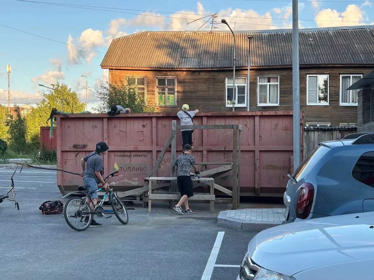     Источник: Подслушано в ПТЗ | Петрозаводск / vk