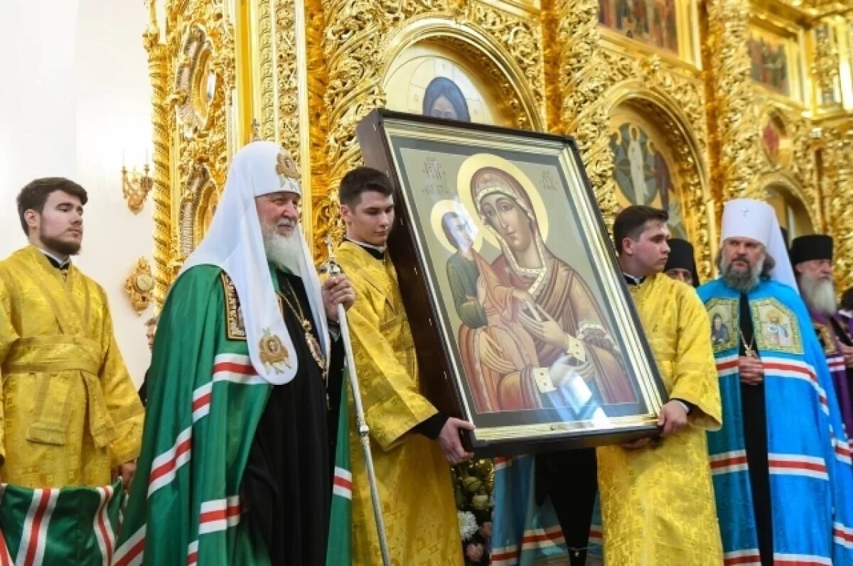    В день освящения Спасо-Преображенского собора патриарх подарил Тверской митрополии икону «Троеручица».