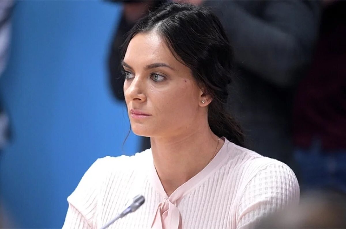    Елена Исинбаева.