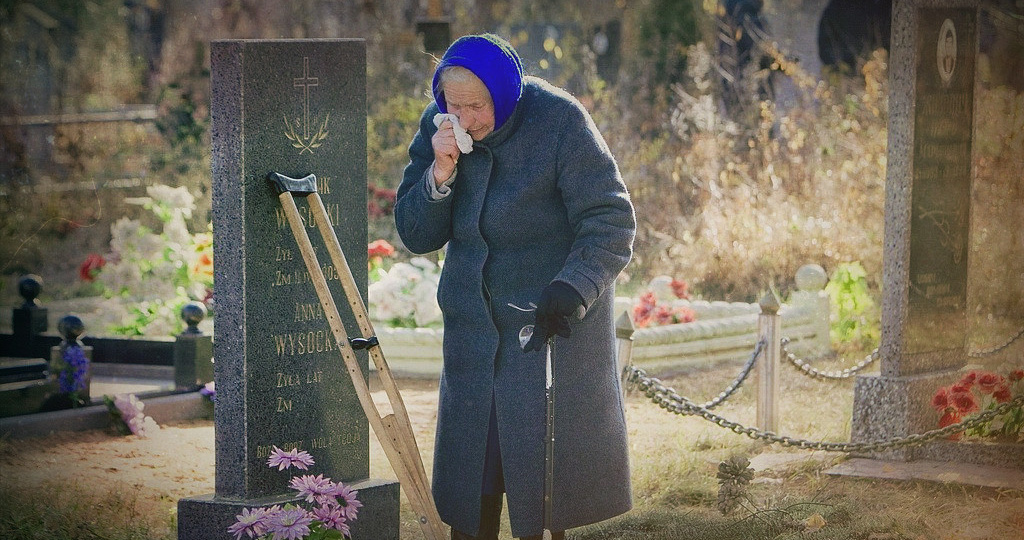 Как правильно войти на кладбище? Советует батюшка