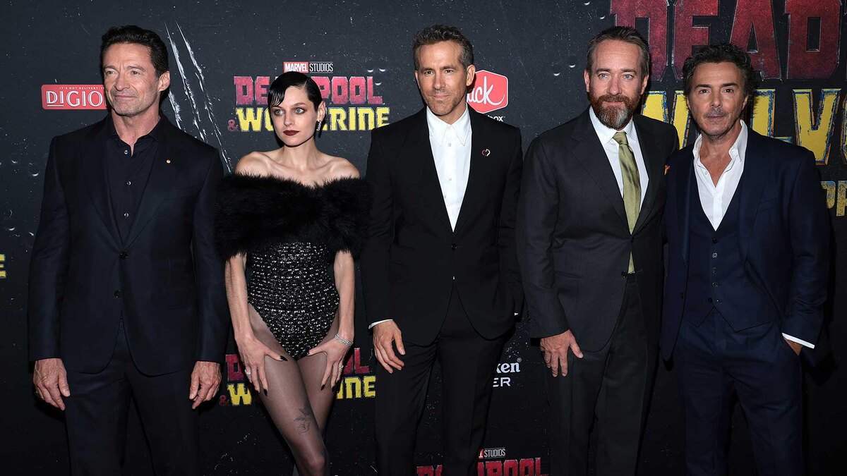 Dimitrios Kambouris / Getty Images📷Хью Джекман, Эмма Коррин, Райан Рейнольдс, Мэттью Макфэдиен и Шон Леви