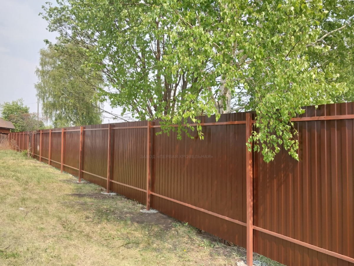 Забор из двустороннего профнастила С8, покрытие полиэстер, цвет шоколад