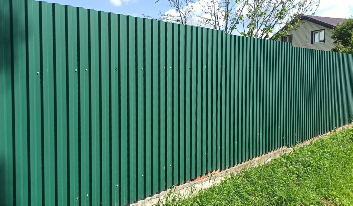 Забор из профнастила С21, покрытие полиэстер, цвет зеленый мох