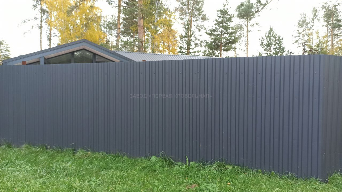 Забор из профнастила МП20, покрытие полиэстер, цвет серый графит