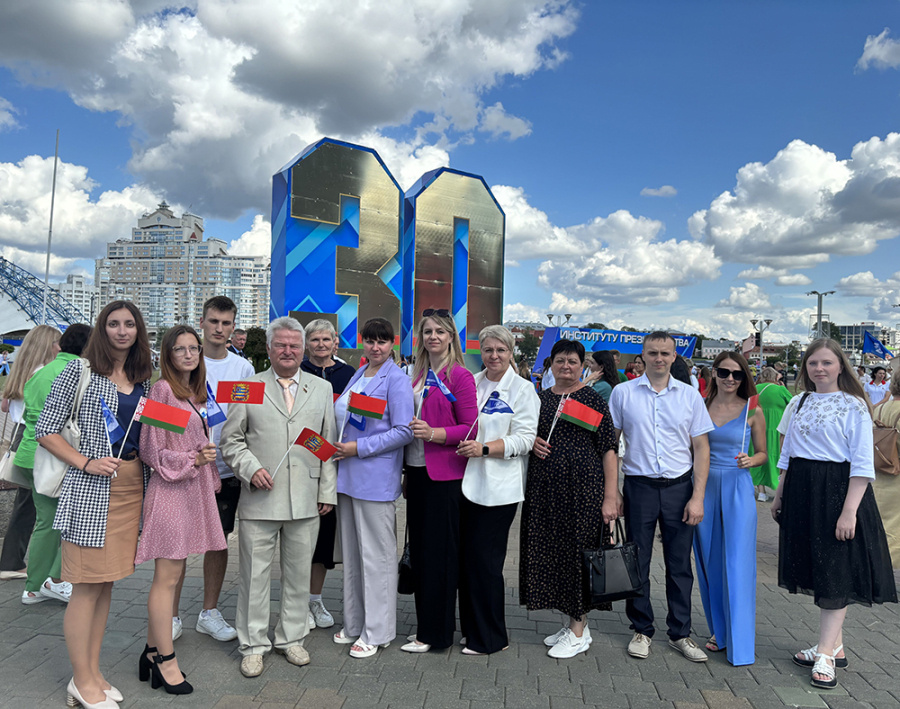     Мы, белорусы, вместе с Президентом