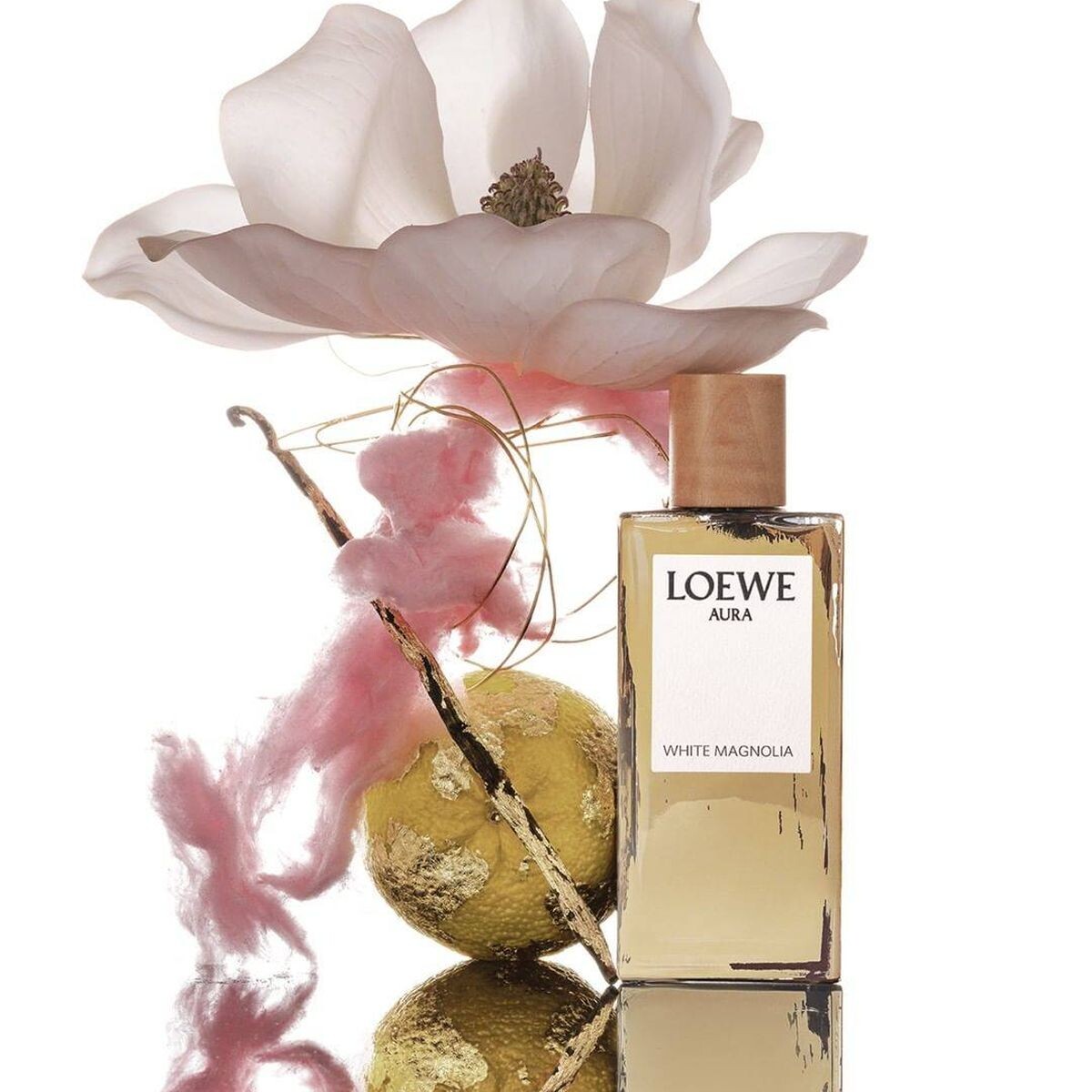 Aura loewe pink magnolia loewe. Парфюм аура loewe. Loewe white magnolia. Aura loewe floral 50. Loewe pink magnolia.