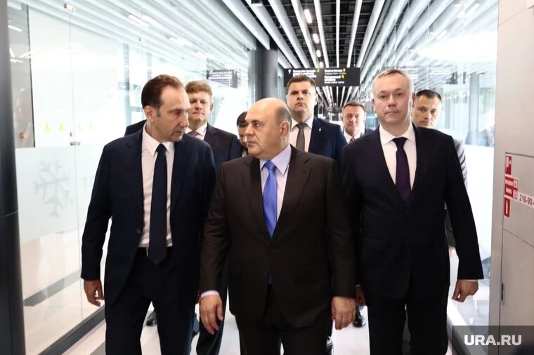 Мишустин в рамках турне по городам Дальнего Востока и Сибири прибыл в Новосибирск. Фото: Роман Наумов © URA.RU