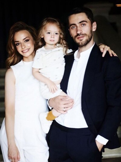 Дмитрий Чеботарев с женой и дочерью