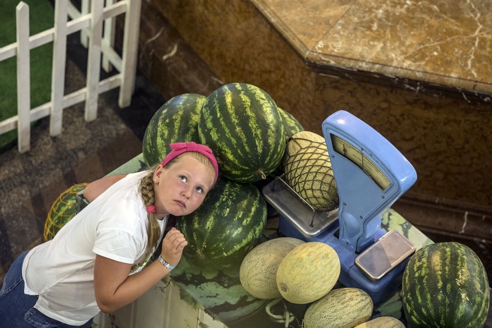    Бахчевые продают уже практически во всех регионах, хотя ранние арбузы по-прежнему не у всех вызывают доверие. / Сергей Куксин