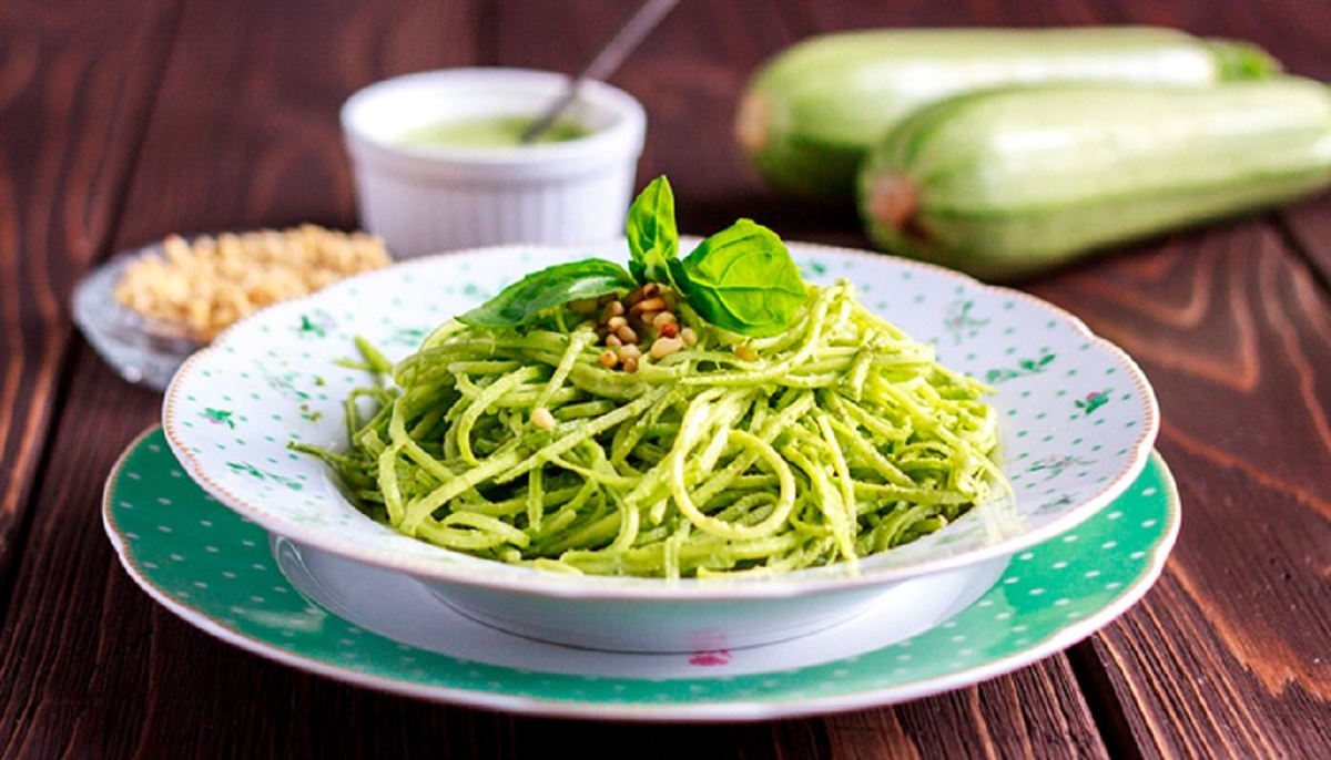 Спагетти из кабачков с курицей