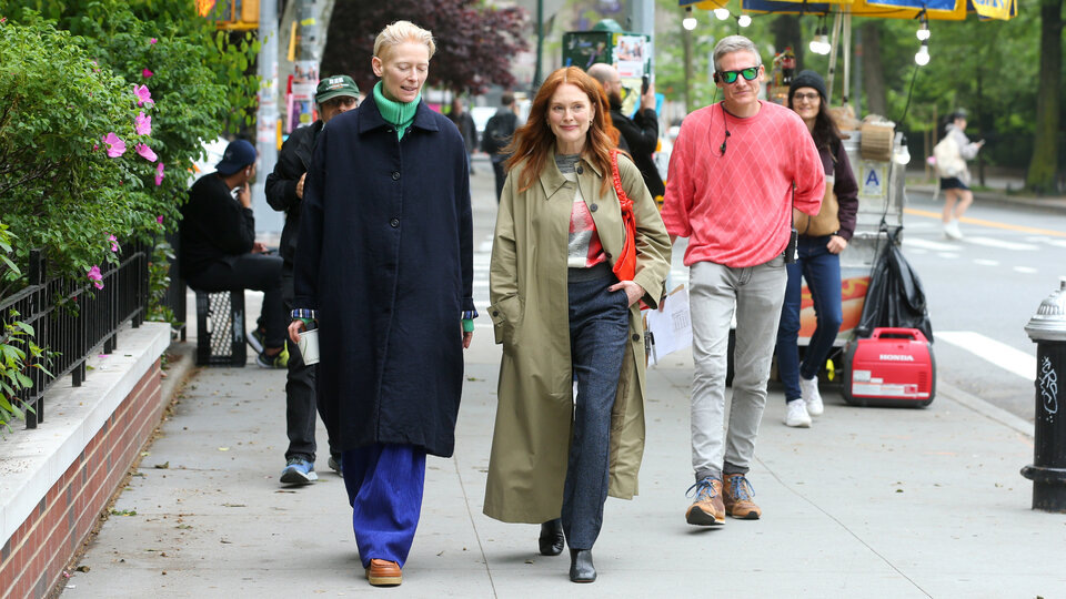    Тильда Суинтон и Джулианна Мур на съемках фильма